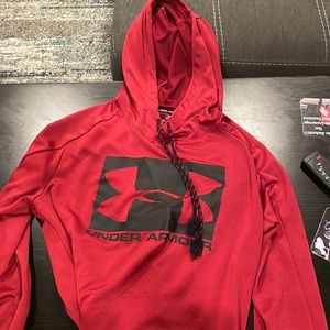 Under Armour red sweater , size medium used good condition, men’s medium